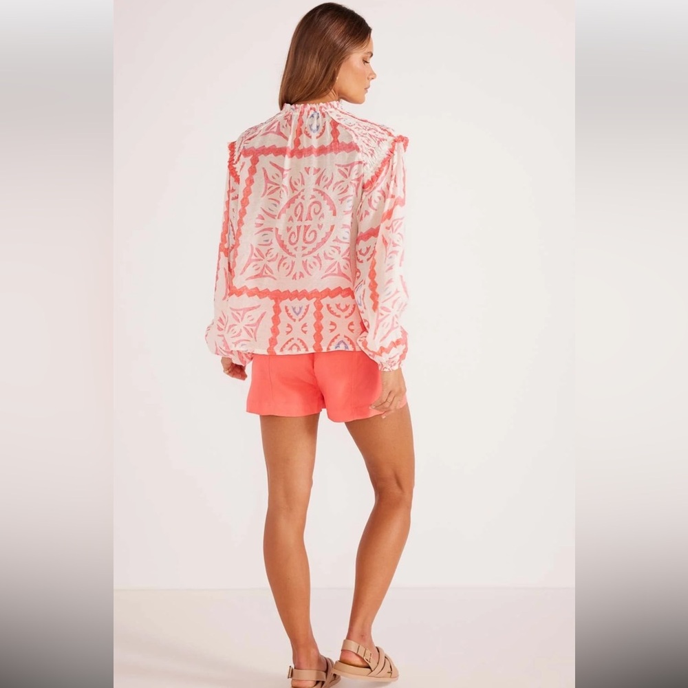 MINKPINK NWT Lolani Smocked Long Sleeve Blouse Size Medium - Picture 4 of 14